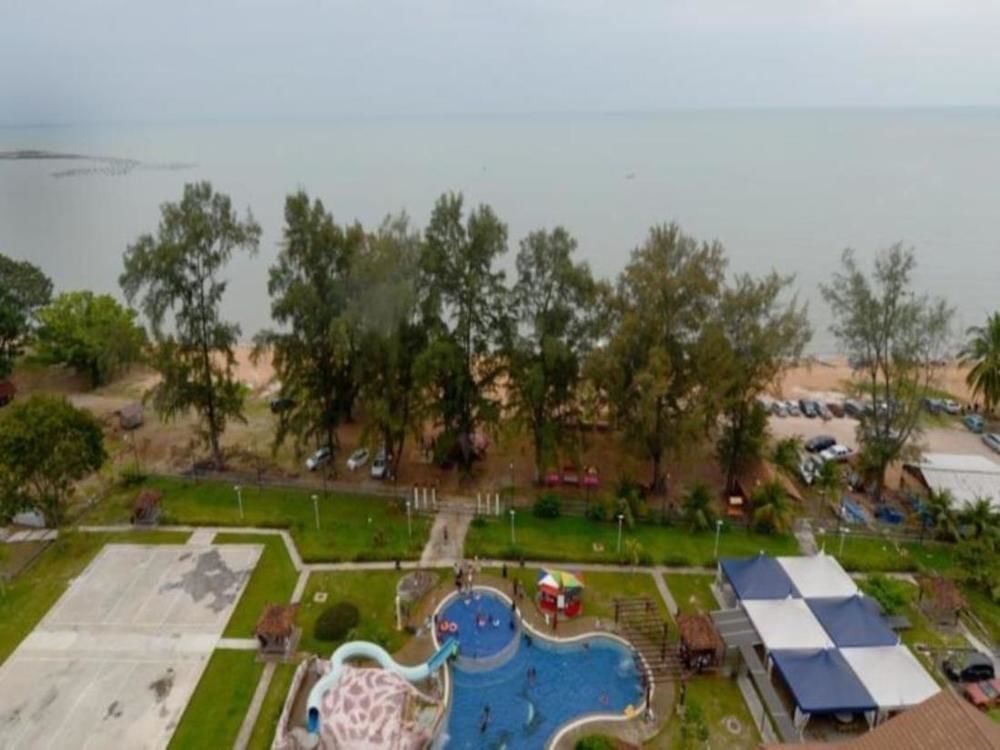 Puteri Beach Resort Port Dickson Exterior photo